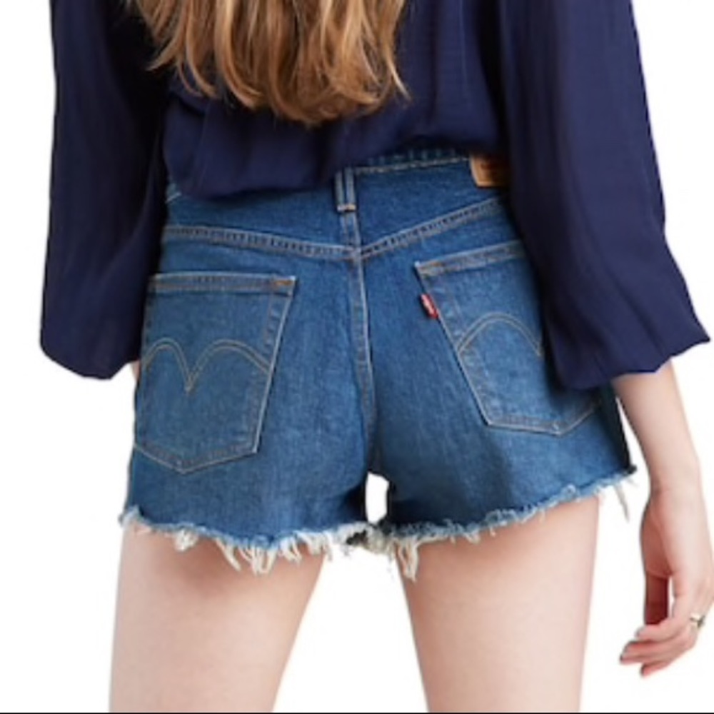 501 Levi’s High waisted jean shorts (dark wash)
